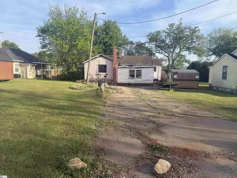 25 Earnhardt St, Greenville, SC 29609