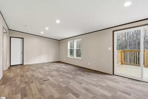 Living - 566 Connelly Rd, Pickens, SC 29671 photo 3 of 5
