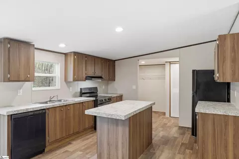 Kitchen - 566 Connelly Rd, Pickens, SC 29671 photo 1 of 1