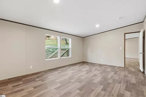 Living - 566 Connelly Rd, Pickens, SC 29671 photo 5 of 5