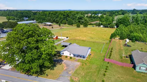583 Berry Rd, Boiling Springs, SC 29316