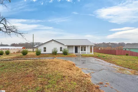 583 Berry Rd, Boiling Springs, SC 29316