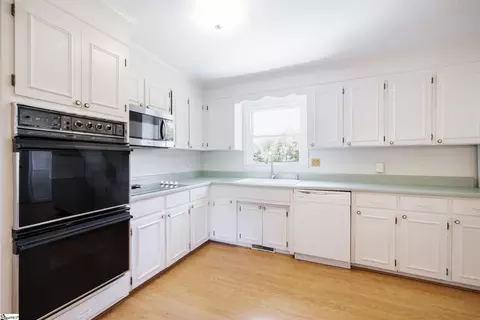 Kitchen - 512 Devenger Rd, Greer, SC 29650 photo 2 of 2