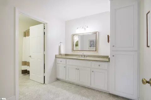 Bath - 512 Devenger Rd, Greer, SC 29650 photo 3 of 5