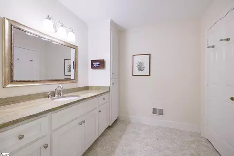 Bath - 512 Devenger Rd, Greer, SC 29650 photo 5 of 5