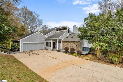 1493 Iroquois Dr, Seneca, SC 29672