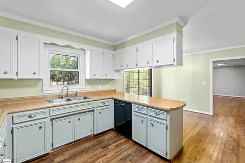 Kitchen - 105 Middle Brook Rd, Greer, SC 29650 photo 4 of 5