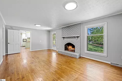 Living - 105 Middle Brook Rd, Greer, SC 29650 photo 4 of 4