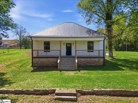 202 S Howard Ave, Landrum, SC 29356