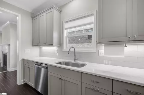 Kitchen - 28 Peckham St, Greenville, SC 29607 photo 5 of 6
