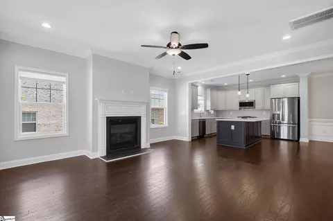Living - 28 Peckham St, Greenville, SC 29607 photo 1 of 4