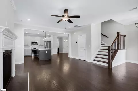 Living - 28 Peckham St, Greenville, SC 29607 photo 2 of 4