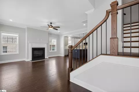 Living - 28 Peckham St, Greenville, SC 29607 photo 4 of 4