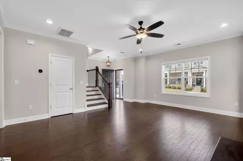 Living - 28 Peckham St, Greenville, SC 29607 photo 3 of 4