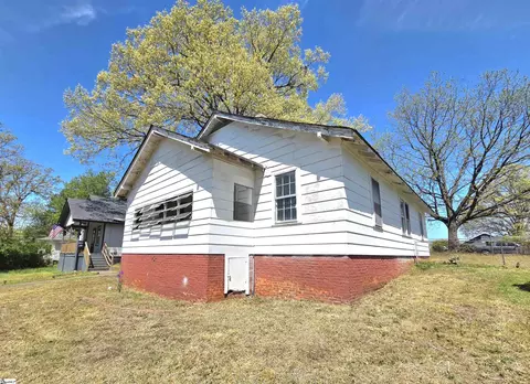 28 Circle St, Travelers Rest, SC 29690