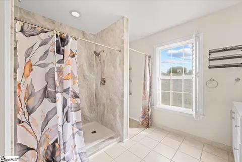 Bath - 110 Hickory Run Dr, Easley, SC 29642 photo 1 of 4