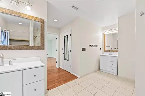 Bath - 110 Hickory Run Dr, Easley, SC 29642 photo 2 of 4