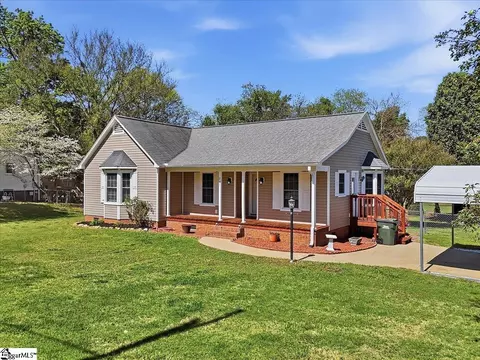 207 E Celestial Dr, Greer, SC 29651