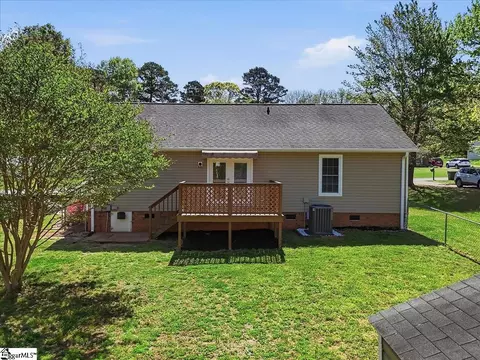 Exterior - 207 E Celestial Dr, Greer, SC 29651 photo 4 of 5