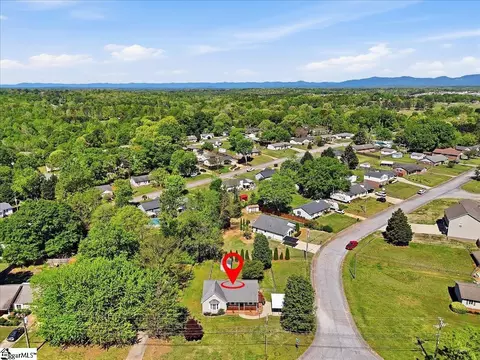 View/Area - 207 E Celestial Dr, Greer, SC 29651 photo 2 of 3