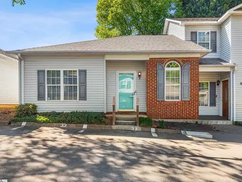 33 Huntress Dr, Greer, SC 29651