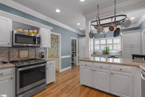 Kitchen - 528 Riveredge Ct, Moore, SC 29369 photo 3 of 4