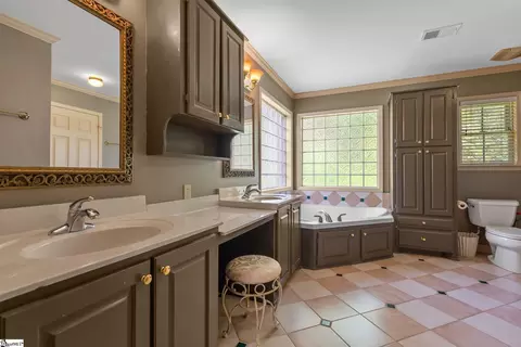 Bath - 528 Riveredge Ct, Moore, SC 29369 photo 1 of 8