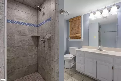 Bath - 528 Riveredge Ct, Moore, SC 29369 photo 8 of 8