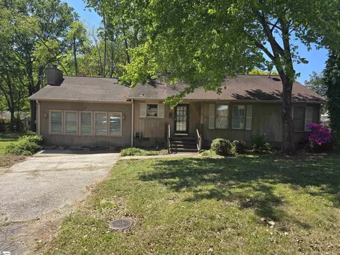 4 Cardinal Dr, Taylors, SC 29687