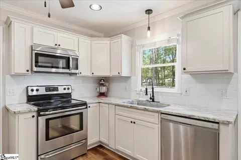 Kitchen - 501 Hickory Ln, Pendleton, SC 29670 photo 2 of 2