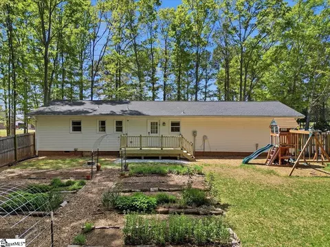 Exterior - 501 Hickory Ln, Pendleton, SC 29670 photo 5 of 7