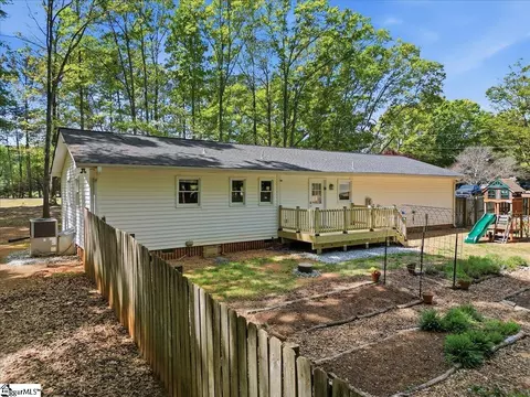 Exterior - 501 Hickory Ln, Pendleton, SC 29670 photo 6 of 7