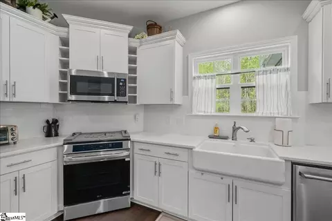 Kitchen - 298 Avendell Dr, Easley, SC 29642 photo 4 of 5