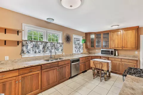 Kitchen - 25 Central Ave, Honea Path, SC 29654 photo 2 of 4