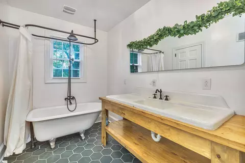 Bath - 25 Central Ave, Honea Path, SC 29654 photo 1 of 4