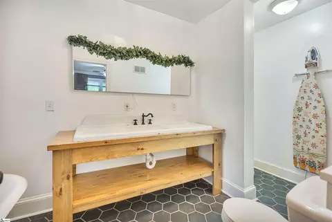 Bath - 25 Central Ave, Honea Path, SC 29654 photo 2 of 4