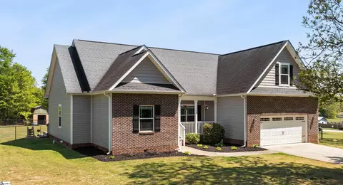 1008 Sylvia St, Greer, SC 29651