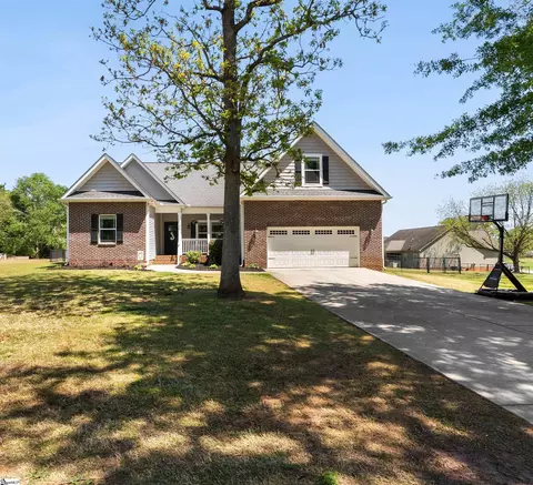 1008 Sylvia St, Greer, SC 29651