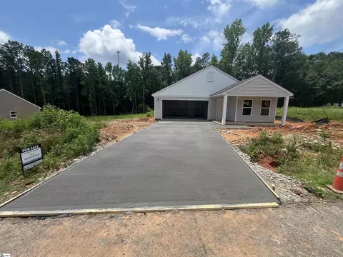 102 Heatherwood Dr, Gray Court, SC 29645