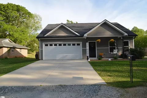 126 Woodshire Dr, Boiling Springs, SC 29316