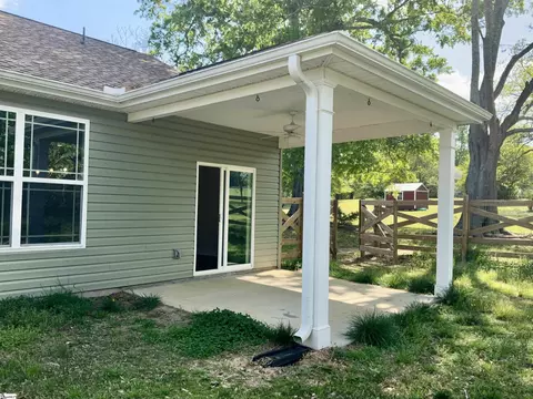 Exterior - 105 Dacus St, Williamston, SC 29697 photo 3 of 7