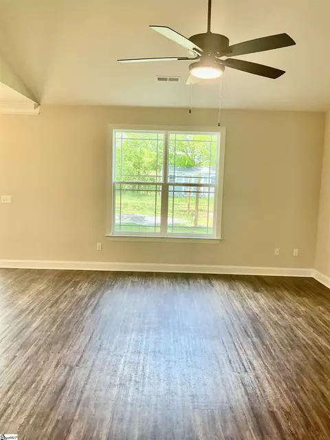 Living - 105 Dacus St, Williamston, SC 29697 photo 2 of 4