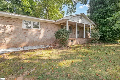 572 Wildwood Dr, Spartanburg, SC 29306
