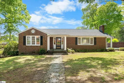 607 W Farley Ave, Laurens, SC 29360