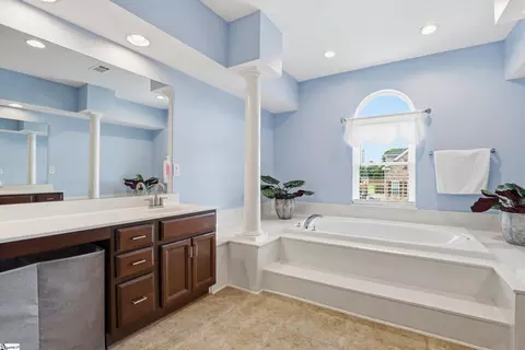 Bath - 103 Annenberg Ln, Easley, SC 29642 photo 2 of 4