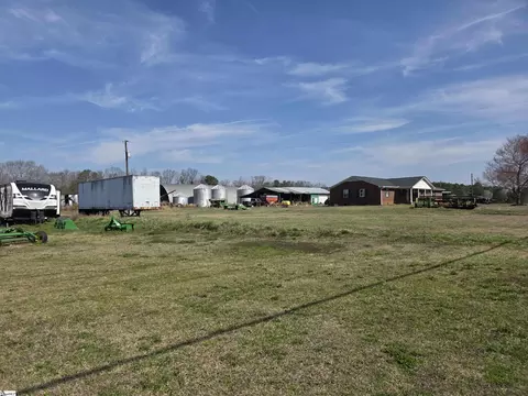 2105 E Georgia Rd, Simpsonville, SC 29681