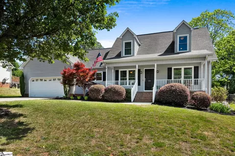 101 Meadow Ridge Dr, Greer, SC 29651