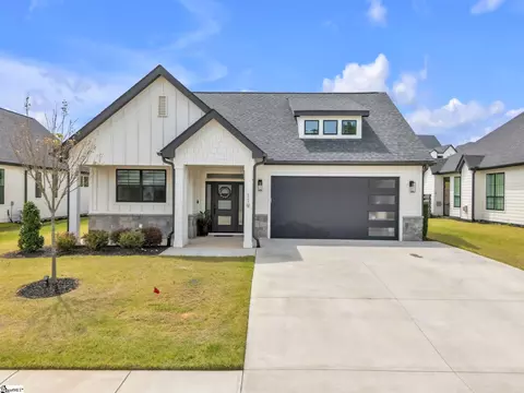 119 Winding Rock Rd, Simpsonville, SC 29680