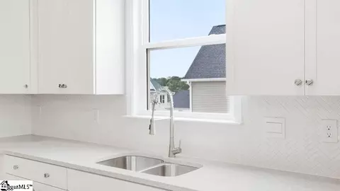 Kitchen - 701 Hidden Creek Ct, Seneca, SC 29678 photo 4 of 4
