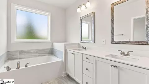 Bath - 701 Hidden Creek Ct, Seneca, SC 29678 photo 3 of 4